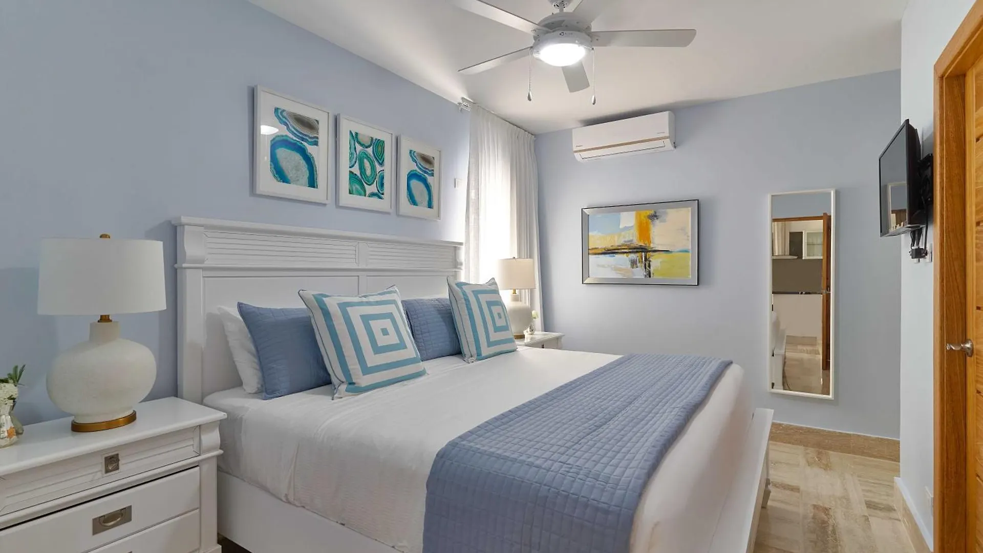 Costa Atlantica Punta Cana - Beach Vacation Condos Aparthotel